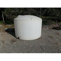 1550 Gallon Poly Water Storage vertical tank/container